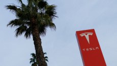 Γιατί ο Μασκ «ξηλώνει» την παλιά Tesla