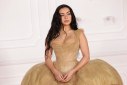 Το φαλλικό φόρεμα της Charli XCX κρύβει ιστορίες για άγριες (και όχι αγρίους)