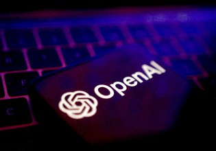 Λεφτά με το τσουβάλι για την OpenAI – Όλοι θέλουν να επενδύσουν στο χρυσό παιδί της ΑΙ