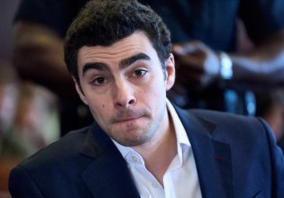 ΗΠΑ: Ο Λουίτζι Μαντζιόνε δεν θα αντιμετωπίσει θανατική ποινή – Δικαστής απέρριψε ομοσπονδιακές κατηγορίες