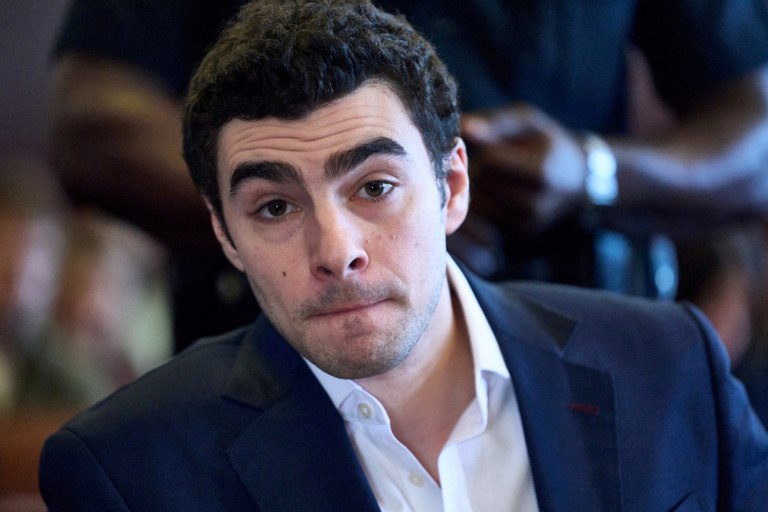 ΗΠΑ: Ο Λουίτζι Μαντζιόνε δεν θα αντιμετωπίσει θανατική ποινή – Δικαστής απέρριψε ομοσπονδιακές κατηγορίες