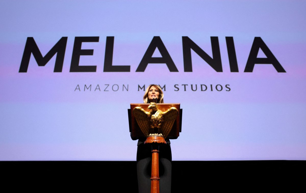 Εταιρική διαφθορά; Δύσκολες ερωτήσεις στο ποδαρικό του Melania στο «Trump-Kennedy Center»