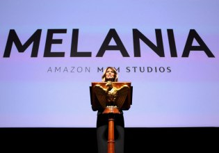 Εταιρική διαφθορά; Δύσκολες ερωτήσεις στο ποδαρικό του Melania στο «Trump-Kennedy Center»