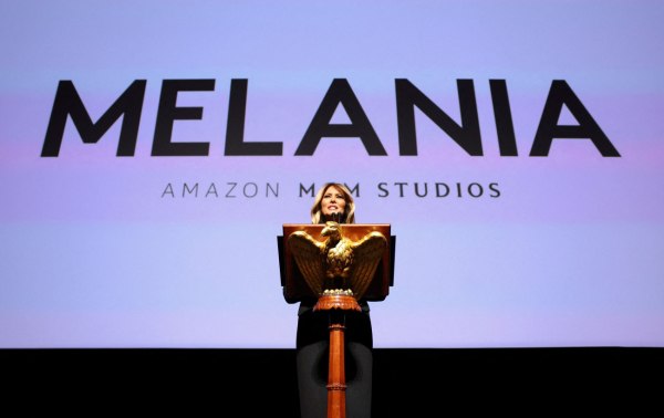 Εταιρική διαφθορά; Δύσκολες ερωτήσεις στο ποδαρικό του Melania στο «Trump-Kennedy Center»