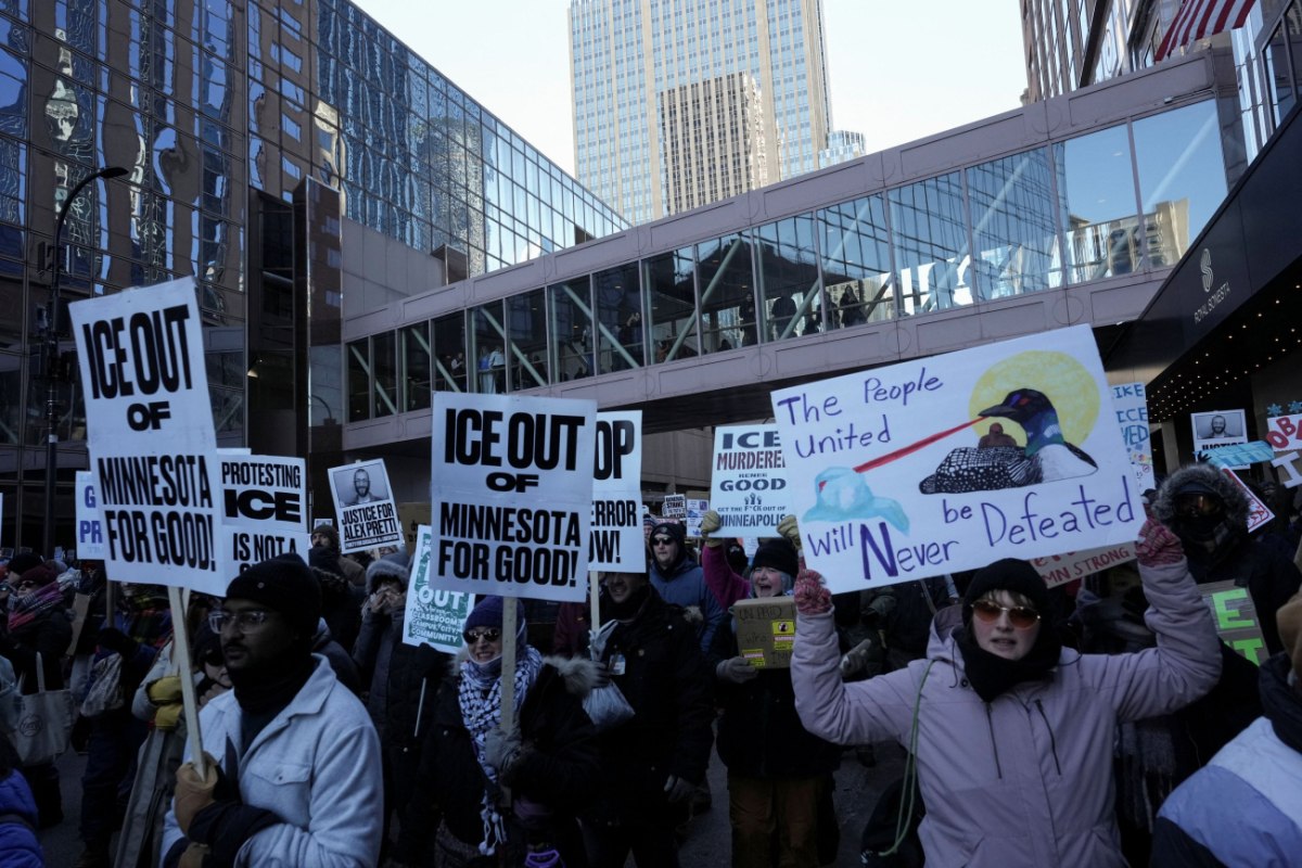 ΗΠΑ: Μαζικές διαδηλώσεις κατά της ICE στη Μινεάπολη – Οργή για τη μεταναστευτική πολιτική του Τραμπ
