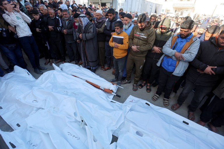 Γάζα: Ισραηλινό σφυροκόπημα με 12 νεκρούς, ανάμεσά τους έξι παιδιά – Οι ΗΠΑ στέλνουν επιθετικά ελικόπτερα στο Τελ Αβίβ