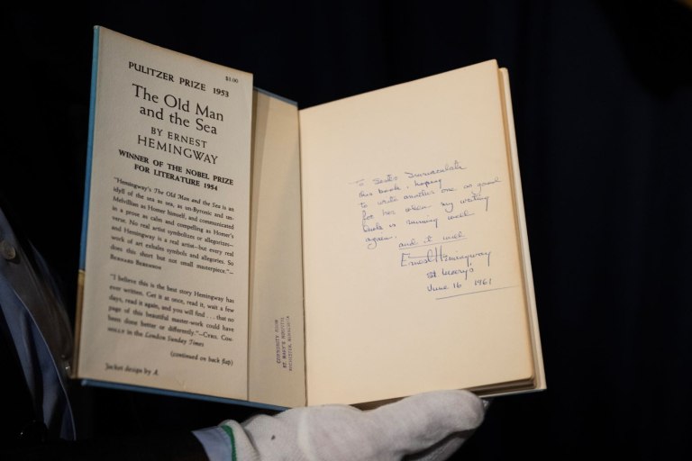 Ο γέρος και η Θάλασσα: Αντίτυπο με το τελευταίο γραπτό του Χέμινγουεϊ στο Μουσείο Νόμπελ