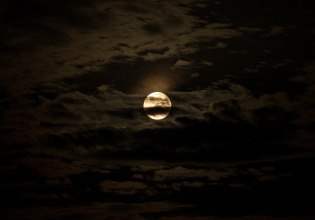 Έρχεται η πρώτη υπερπανσέληνος του 2026 – Πότε θα δούμε το «Φεγγάρι του Λύκου»