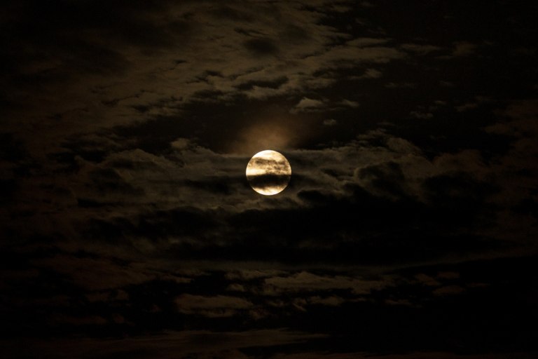 Έρχεται η πρώτη υπερπανσέληνος του 2026 – Πότε θα δούμε το «Φεγγάρι του Λύκου»