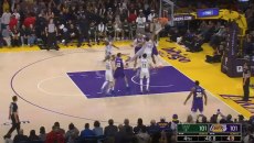 Ρεσιτάλ… άμυνας από τον Αντετοκούνμπο: Η τάπα και το κλέψιμο στον Λεμπρόν που έδωσαν τη νίκη στους Μπακς (vid)