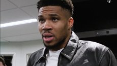 Ο Αντετοκούνμπο πήρε τη φανέλα του Λεμπρόν: «Ίσως είναι το τελευταίο μας παιχνίδι ο ένας απέναντι στον άλλον» (vid)