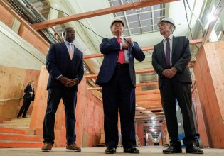 Τραμπ: Να μειωθούν τα επιτόκια – «Βλάκας» ο επικεφαλής της Fed