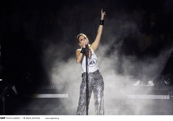 Κατερίνα Λιόλιου: «Λογαριασμός», το νέο viral hit της τραγουδίστριας