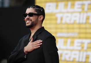 Ο Bad Bunny γράφει ήδη ιστορία στο φετινό Super Bowl – Και ακόμα δεν έχει ανέβει στη σκηνή του halftime show