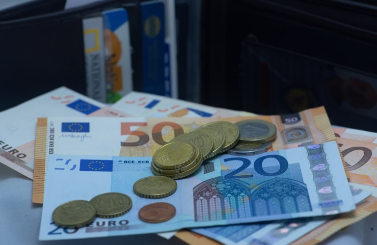 Γιατί δεν πέφτει ο πληθωρισμός στην Ελλάδα – Τι δείχνουν τα στοιχεία [γραφήματα]