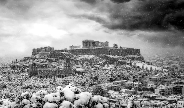 Όταν η Αθήνα έγινε παγωμένη πόλη – Ποια ήταν η πιο κρύα μέρα στην ιστορία της πρωτεύουσας
