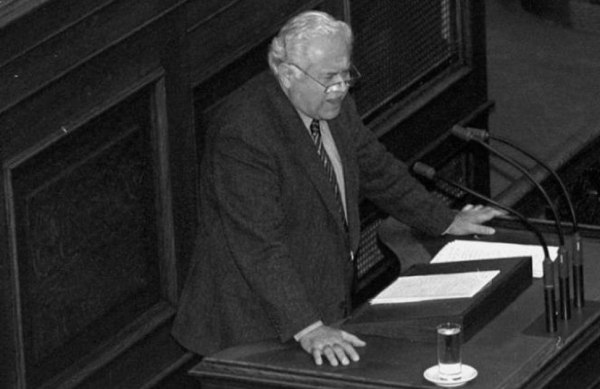 Πέθανε το ιδρυτικό μέλος του ΠΑΣΟΚ Νίκος Ακριτίδης – Το μήνυμα της Χαριλάου Τρικούπη