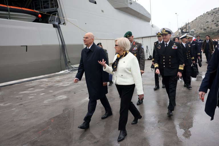 Γαλλία: Εκτενής κάλυψη ΜΜΕ της επίσκεψης Βοτρίν στην Αθήνα – Υψηλό το επίπεδο σχέσεων των δύο χωρών στην άμυνα