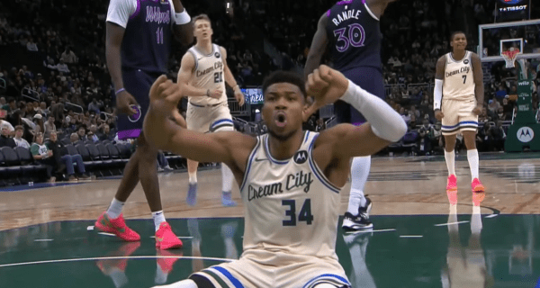 Απίστευτο: Οι φίλοι των Μπακς αποδοκίμαζαν κι ο Αντετοκούνμπο τους γιούχαρε πίσω! (vid)