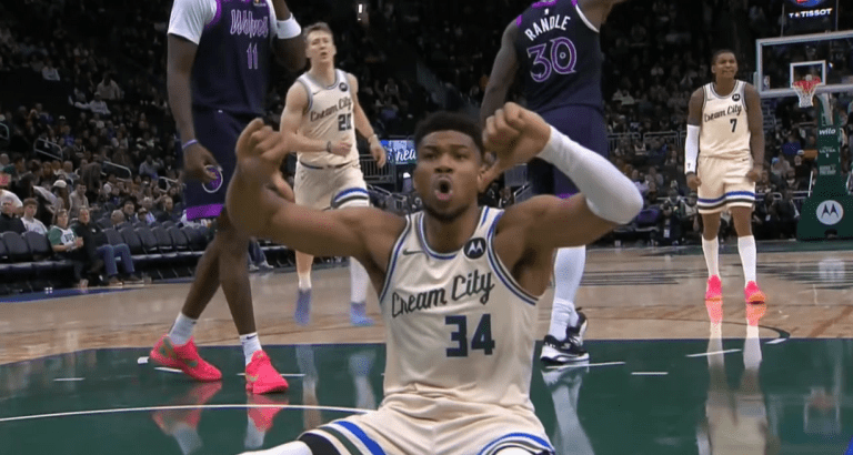 Απίστευτο: Οι φίλοι των Μπακς αποδοκίμαζαν κι ο Αντετοκούνμπο τους γιούχαρε πίσω! (vid)