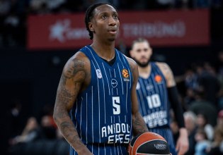 Ο Σέιμπεν Λι πήρε φόρα κι έκανε το κάρφωμα της χρονιάς κόντρα στην Αρμάνι (vid)