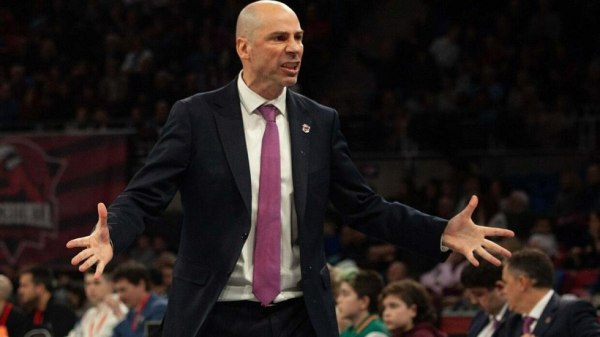 Πενιαρόγια για Τζόουνς: «Αδύνατο να έμενε στην Παρτίζαν, θέλουμε παίκτες με 100% αφοσίωση»