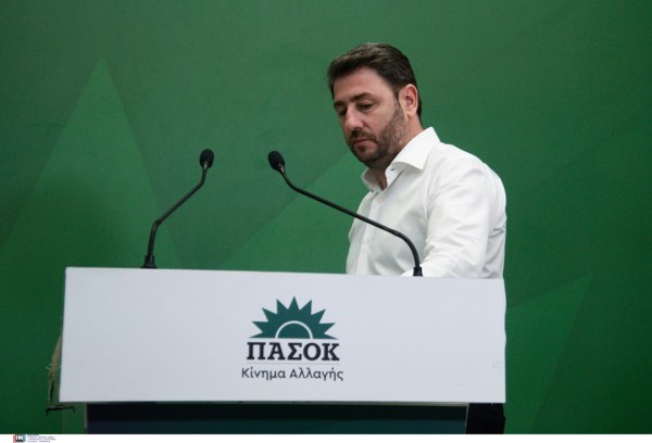 ΠΑΣΟΚ: Η δημοσκοπική πτώση, το συνέδριο και η «ηχώ δωματίου»