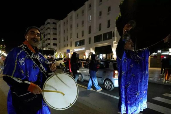 Χημικά, πετροπόλεμος και συλλήψεις: Σοβαρά επεισόδια στο Παρίσι μετά τη λήξη του Σενεγάλη – Μαρόκο (vids)