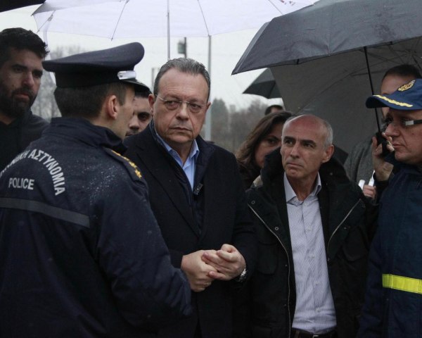 Στον τόπο της τραγωδίας στα Τρίκαλα ο Φάμελλος – «Η κυβέρνηση θέλει να μπαζώσει την αλήθεια και να κρύψει τις ευθύνες της»