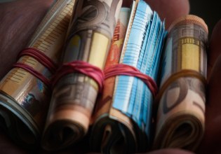 Τα κρατικά ταμεία γέμισαν, οι τσέπες άδειασαν