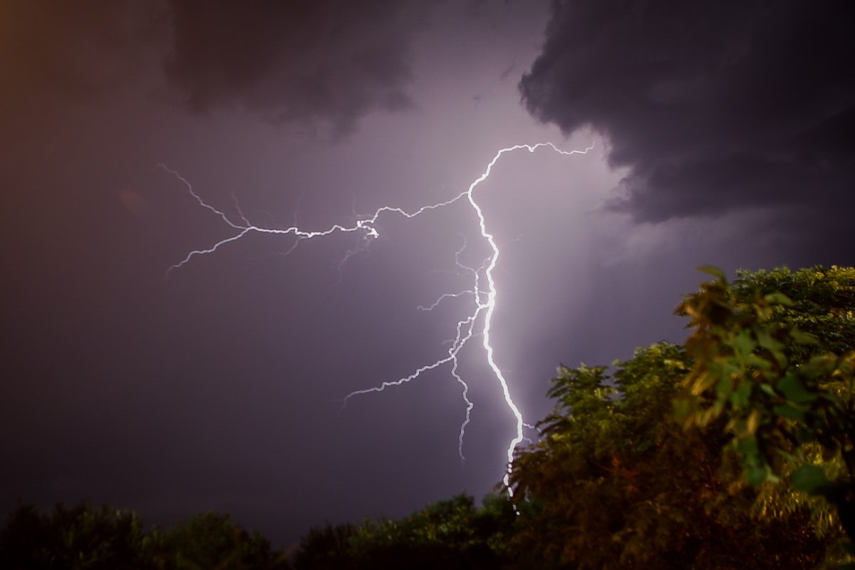 Καιρός: Πάνω από 43.000 κεραυνοί έπεσαν τη Δευτερά – Που σημειώθηκαν τα μεγαλύτερα ύψη βροχής