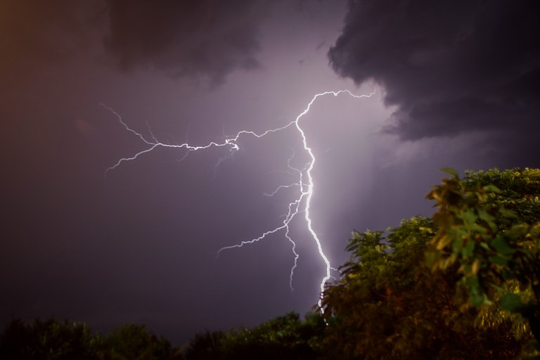 Καιρός: Πάνω από 43.000 κεραυνοί έπεσαν τη Δευτερά – Που σημειώθηκαν τα μεγαλύτερα ύψη βροχής