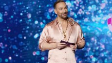 «Εσύ είσαι;» – Αγνώριστος ο Νίκος Κοκλώνης σε ανάρτηση από την Αμερική – Η αλήθεια πίσω από την φωτογραφία