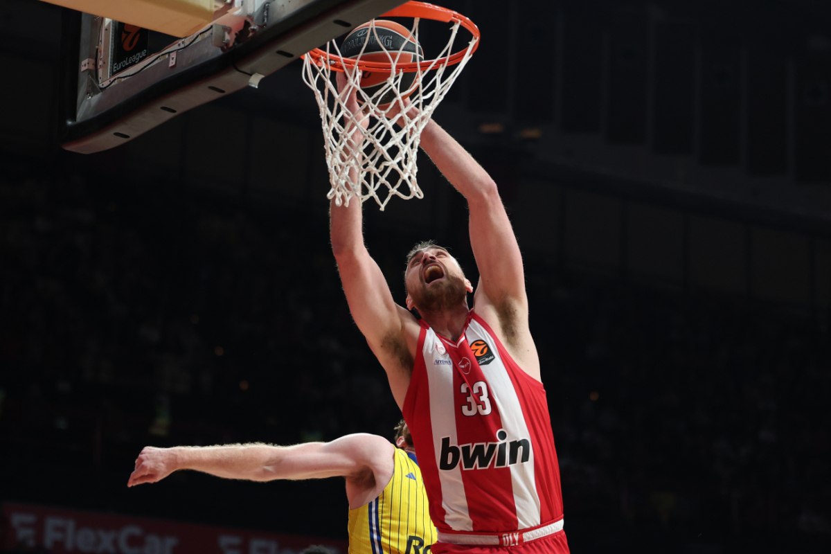 Με Μιλουτίνοφ κόντρα στη Μπαρτσελόνα ο Ολυμπιακός