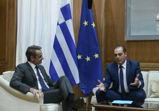 ΠΑΣΟΚ: Εμφανίστηκε πάλι ο αυτοφωράκιας του Μητσοτάκη, Κυριάκος Βελόπουλος