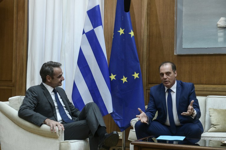 ΠΑΣΟΚ: Εμφανίστηκε πάλι ο αυτοφωράκιας του Μητσοτάκη, Κυριάκος Βελόπουλος