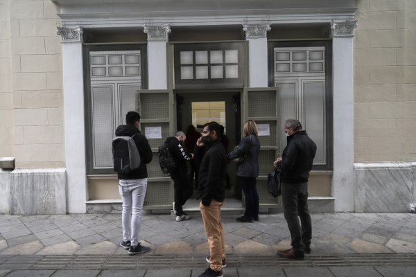 Τράπεζες: Συνδρομές… με το ζόρι