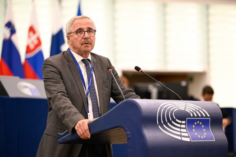 Μανιάτης: Με ενεργειακή απομόνωση κινδυνεύει η Κύπρος – Τουρκία και ψευδοκράτος προχωρούν σε μεταξύ τους ηλεκτρική διασύνδεση