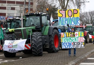 Στρασβούργο: Διαδήλωση αγροτών έξω από το Ευρωπαϊκό Κοινοβούλιο κατά της συμφωνίας ΕΕ-Mercosur