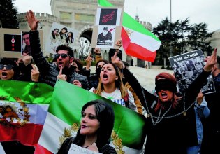 Η Αυστραλία καλεί τους πολίτες της να εγκαταλείψουν το Ιράν