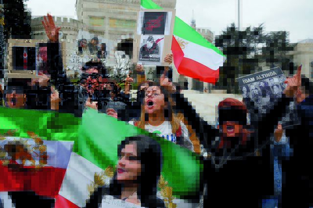 Η Αυστραλία καλεί τους πολίτες της να εγκαταλείψουν το Ιράν