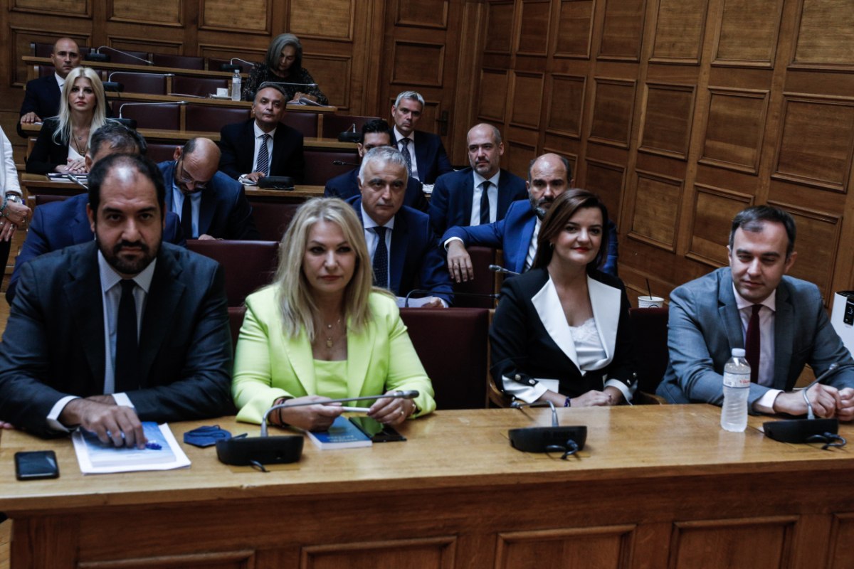 Υποκλοπές: Οι «στημένες» ερωτήσεις των βουλευτών της ΝΔ στον Τρίμπαλη στην Εξεταστική και το μήνυμα από το δεξί χέρι του Λαβράνου