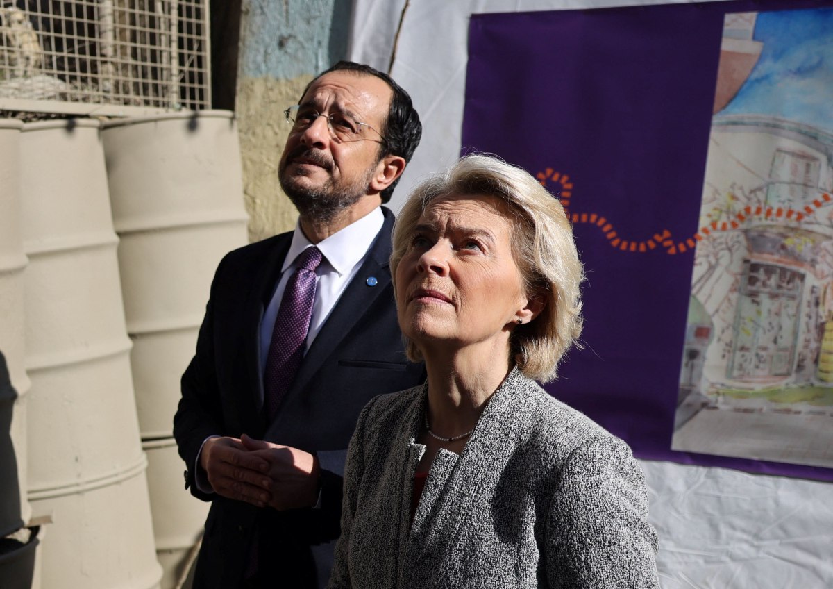 Συγκινήθηκε στην Πράσινη Γραμμή η Φον ντερ Λάιεν – «Ελπίζω το 2026 να φέρει νέα ώθηση στην επανένωση της Κύπρου»