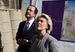 Συγκινήθηκε στην Πράσινη Γραμμή η Φον ντερ Λάιεν – «Ελπίζω το 2026 να φέρει νέα ώθηση στην επανένωση της Κύπρου»