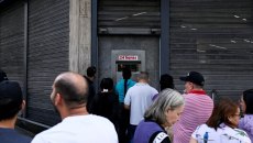 Βενεζουέλα: Ουρές σε ΑΤΜ και σουπερμάρκετ – Άδειοι δρόμοι στο Καράκας