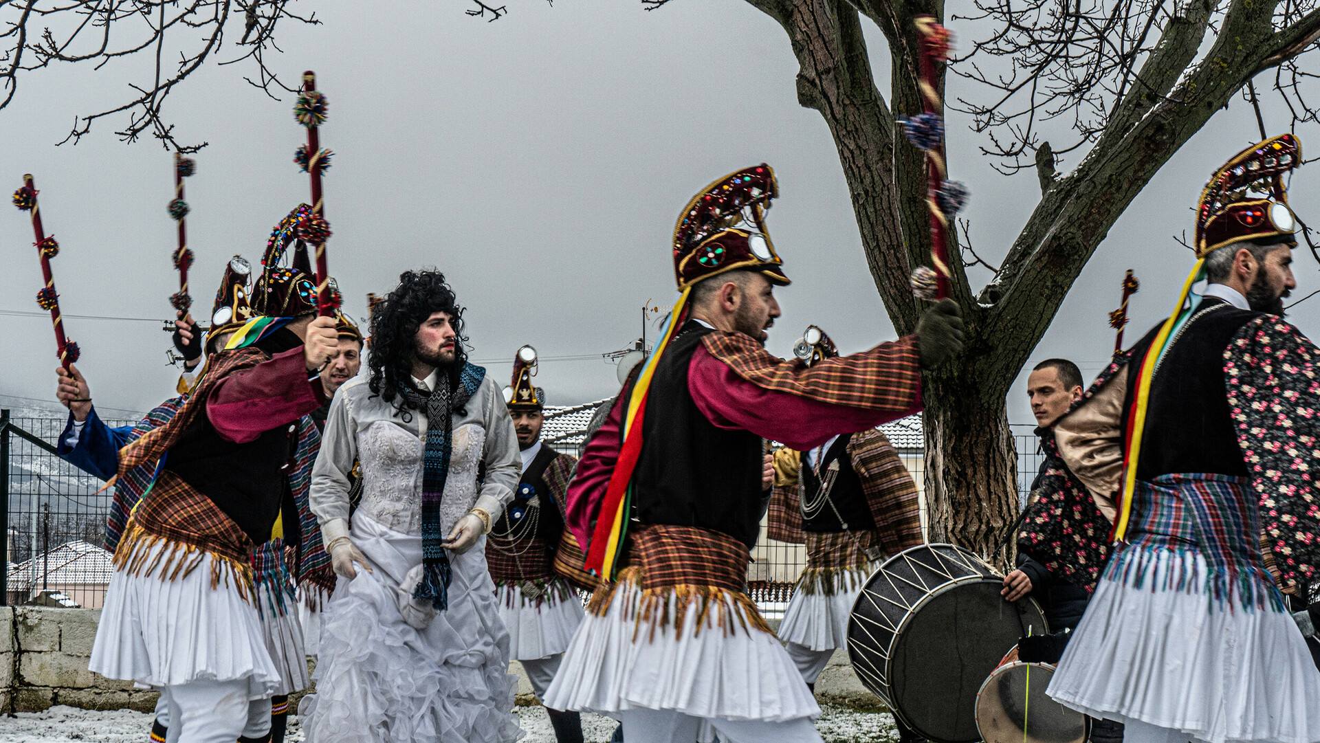 Τα καρναβάλια στη Δυτική Μακεδονία στην καρδιά των Χριστουγεννιάτικων γιορτών – Τι είναι τα «Ραγκουτσάρια»