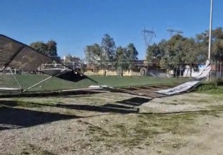 Πτώση τμήματος της περίφραξης στο γήπεδο ποδοσφαίρου του «Πάρκου Λαού» στη Χαλκίδα