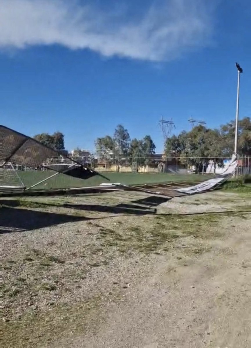 Πτώση τμήματος της περίφραξης στο γήπεδο ποδοσφαίρου του «Πάρκου Λαού» στη Χαλκίδα