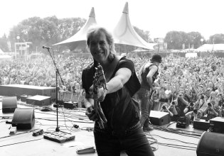 Σκορπιός για πάντα: Πέθανε o αρχιτέκτονας τoυ ρυθμού των Scorpions, Φράνσις Μπούχολτς