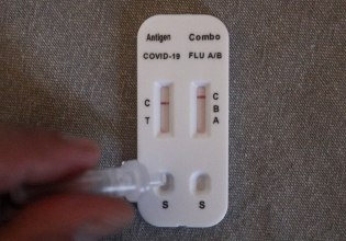 ΕΟΔΥ: Σε υψηλά επίπεδα η γρίπη – Αυξήθηκαν οι εισαγωγές σε νοσοκομεία και οι νοσηλείες σε ΜΕΘ